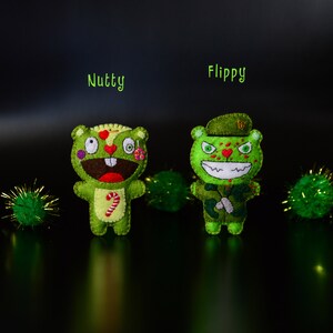 Happy Tree Friends-Llavero de dibujos animados de terror, conjunto de peluche bonito y espeluznante, película de terror, juguetes hechos a mano, muñecas coleccionables, accesorios góticos imagen 5