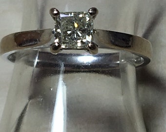 18ct. 750. White Gold. Princess Cut Diamond Ring. 0.40ct. Size K. U.S. Size 5.5. Fully Hallmarked