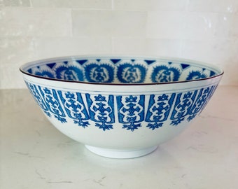 Large chinoiserie style hand painted bowl blue and white. Andrea by Sadek, Japan