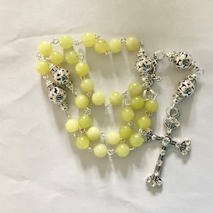 Lemon Jade Anglican Prayer Beads: Silver Cross Rosary Bracelet