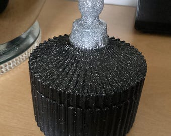 Handgefertigtes Glitter-Resin: Dekoration, Aufbewahrung oder Kerzenhalter