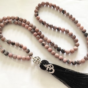 Natürliche Rhodonit 108 Mala Perlen halb kostbare Quaste Meditation Halskette Edelstein