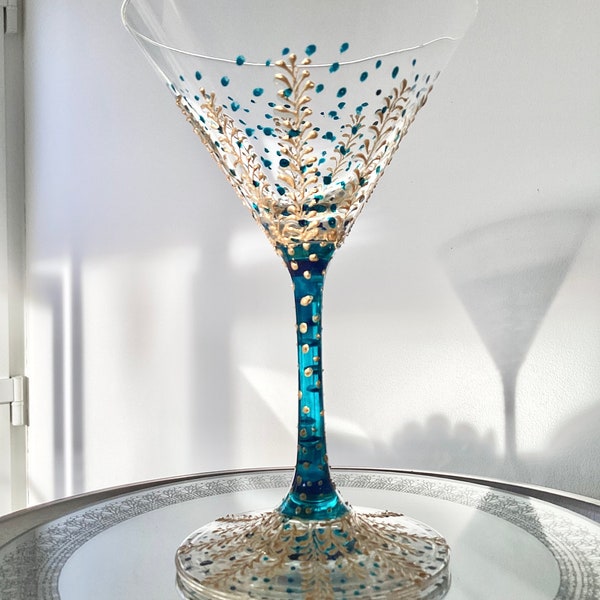 Beau grand verre à cocktail en verre à martini turquoise Cristal D'Arques turquoise et or peint à la main