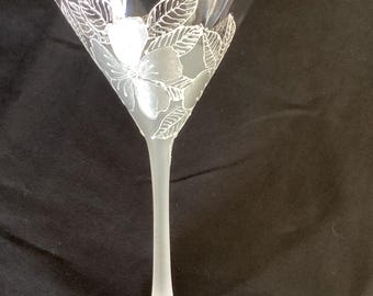 Handgeschilderd Cristal D'Arques-martiniglas: wit en zilver bloemdessin