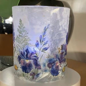 Decoupage floral candle light