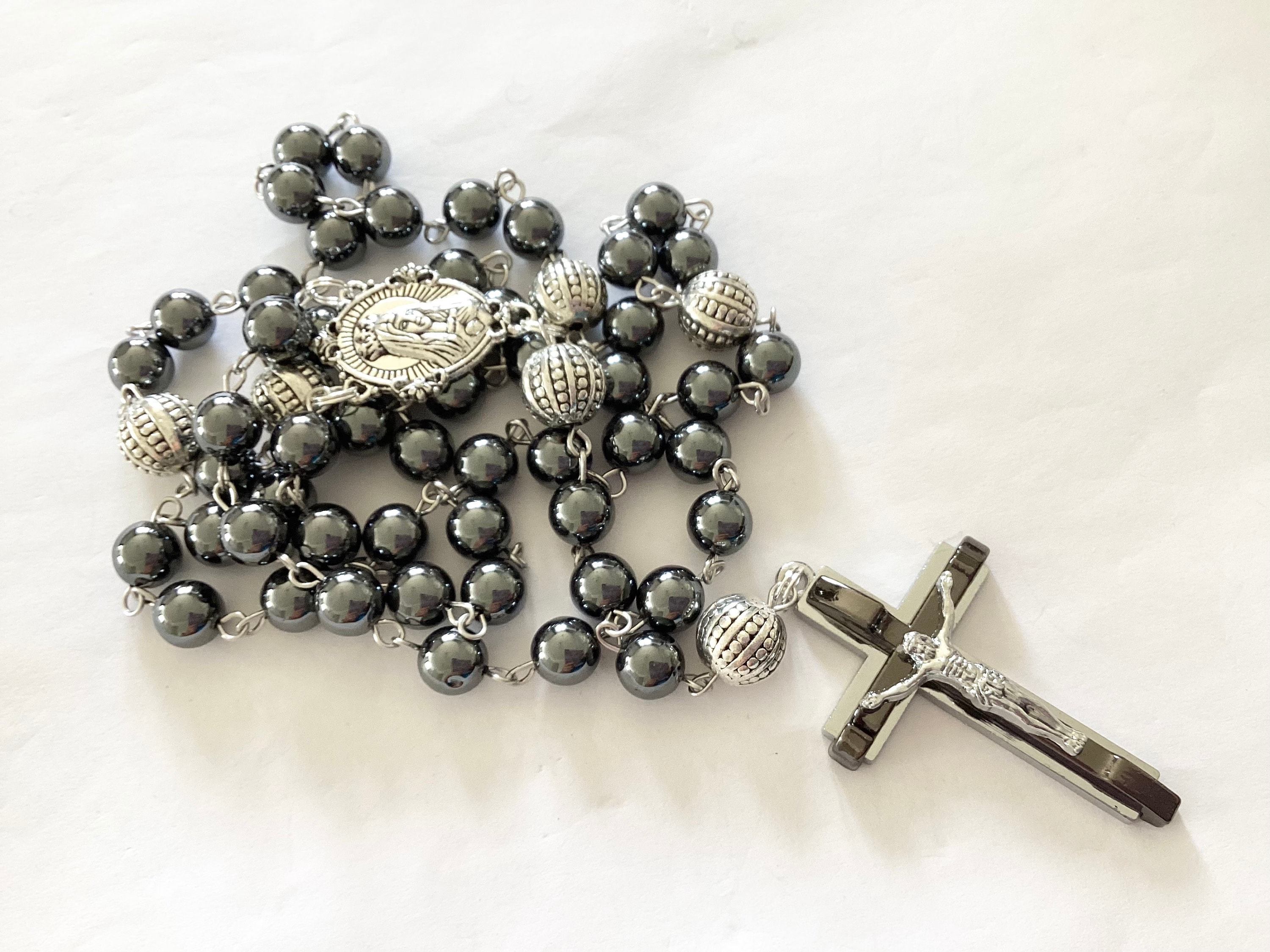 ヘマタイトのロザリオ：銀の十字架が付いたスピリチュアルな祈りのビーズ - Etsy 日本