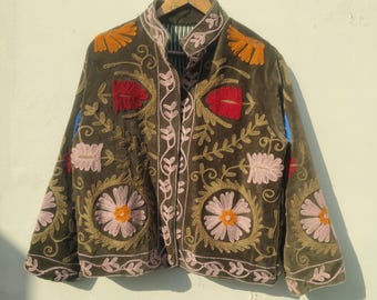 Jaqueta artesanal de veludo com bordado Suzani – Jaqueta boho floral artesanal | Peça de luxo para arrasar no visual