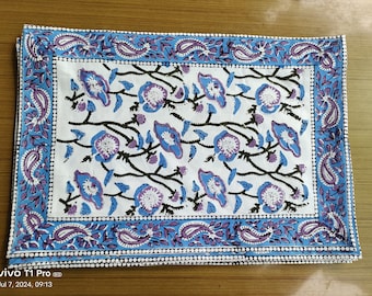 Set katoenen placemats met Indiase blokprint: blauw tafellinnen met bloemen