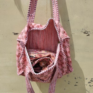 Indische handgefertigte gesteppte Stofftasche, große Baumwoll-Weekender-Reisetasche, Block gedruckte Reisetasche, Handgepäcktasche, Taschen für Frauen
