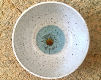 small bowl with daisies