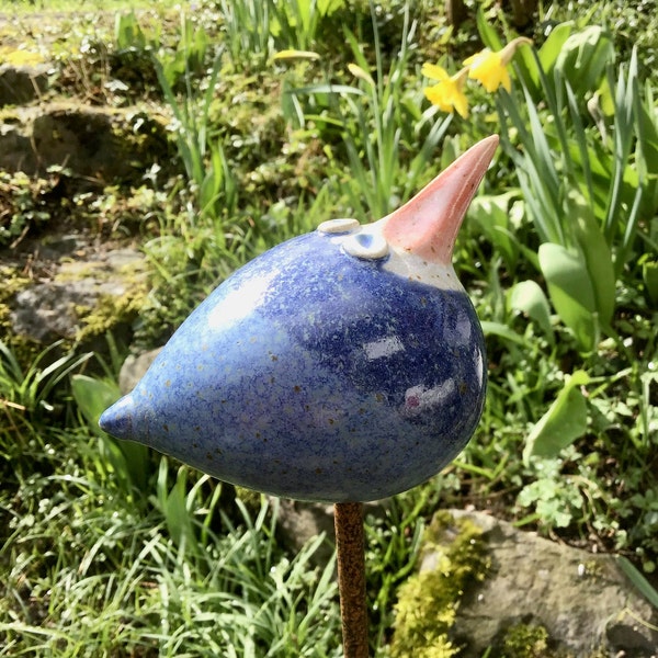 Gartenstecker blauer Vogel, getöpfert, frostfest