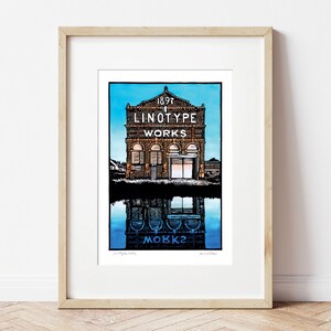 Linoldruck in Farbe. A4 Kunstdruck von Original Linoldruck. Manchester Wahrzeichen. Altrincham.