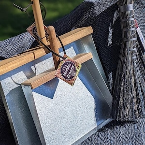 Dust Pan, Classic Tin Dirt Pan, Amish Made, sold as an excellent accessory for many of our Meckley Brooms