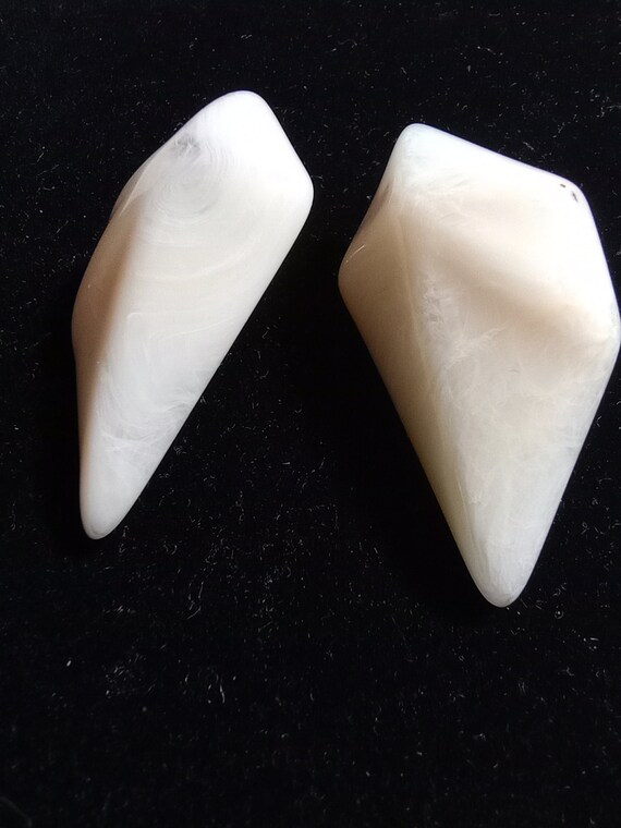 Vintage Creamy White Acrylic Faux Mineral Earrings