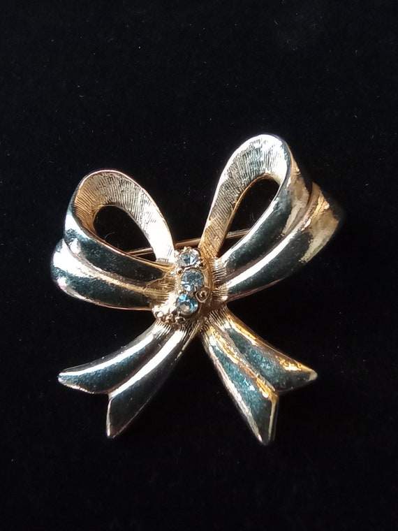 Vintage Dainty Goldtone Bow Brooch Pin with Crysta