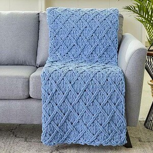 Cozy Comfort Blanket: Easy DIY Pattern with Bernat Alize Blanket-EZ