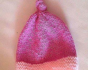 Anfängerfreundliches Babymützen-Strickmuster - Flach oder in Runden gestrickt mit Schritt-für-Schritt-Anleitung