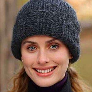 Cozy & Stretchy Knit Hat – A Simple Yet Stylish Beginner-Friendly Pattern, Perfect for Keeping Warm with a Comfortable Fit and Effortless