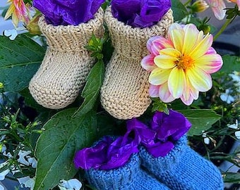 Baby Booties Knitting Pattern PDF – Easy Beginner Knit – Newborn & Infant Booties – Quick Knit Baby Gift – DIY Baby Shower Gift
