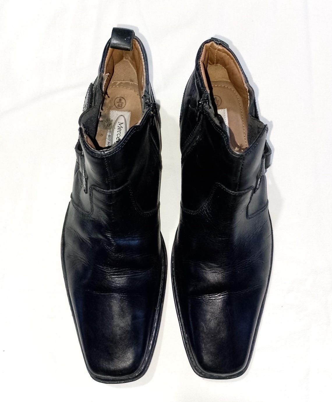 Mercedes-Benz Vintage 90s Men's Black Leather Chelsea Boots, Classic Auto-Inspired Footwear, size 42 / 8, foto 2 di 5