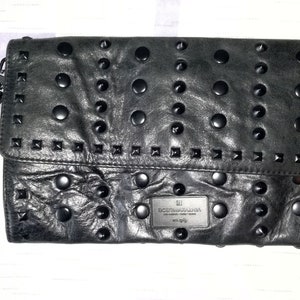 BCBG Max Azria Fold Over Genuine Black Leather Clutch Hand Bag, Removable Handle, Size 29 / 18 cm.