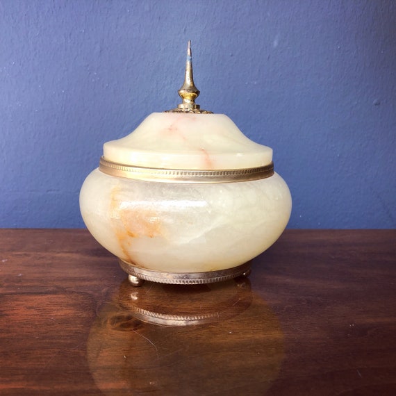 Original Art Deco Alabaster Box By Miquel De Sarreal - 