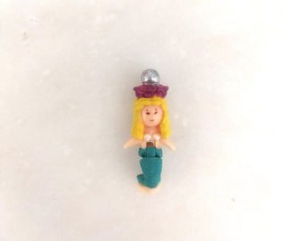 1. Varias réplicas de figuras vintage de Polly Pocket