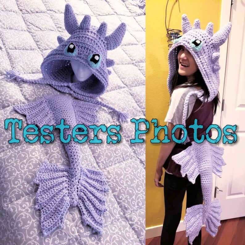 K&ouml;nnte beinhalten: Ein lila geh&auml;kelter Drachenschwanz und ein Kapuzen-Schal mit blauen Augen. Der Text "Testers Photos" ist im Bild sichtbar.