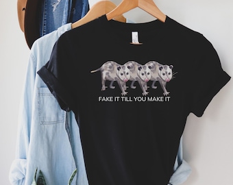 Camiseta Fake It Till You Make It / Camiseta divertida / Camiseta Possum / Camiseta estética Cottagecore