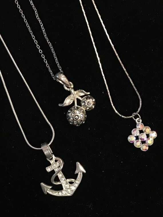 three pendant necklaces - image 3