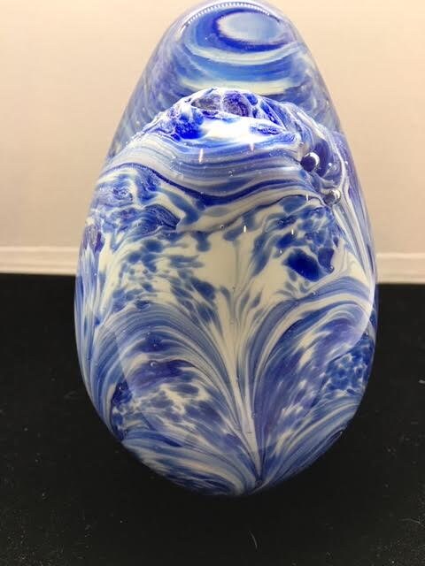 青と白の渦巻き模様の卵型ガラス製ペーパーウェイト - Etsy 日本