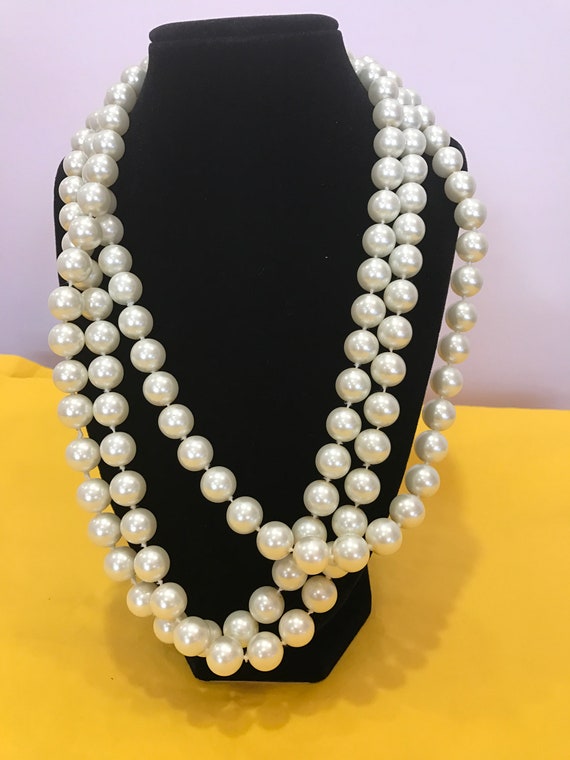 Large Single Strand Simulated Pearl Necklace