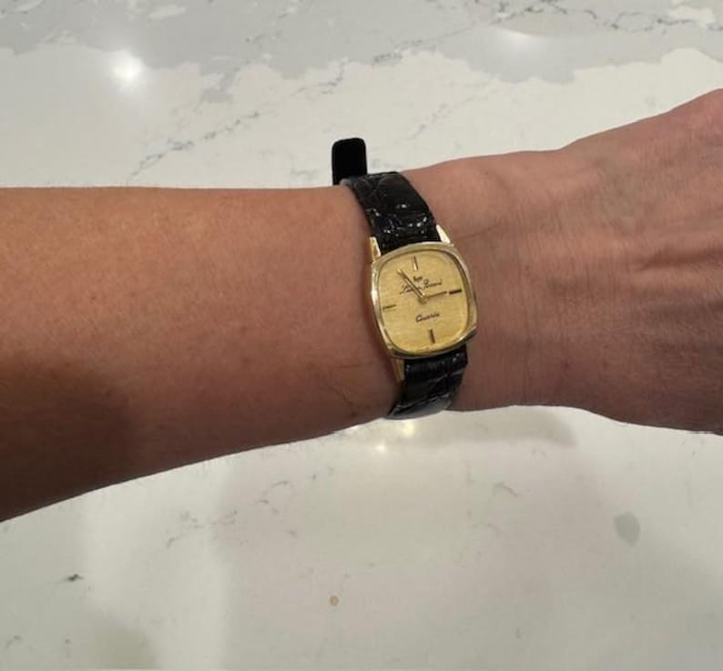 Lucien Piccard Ladies Gold Wristwatch image 2