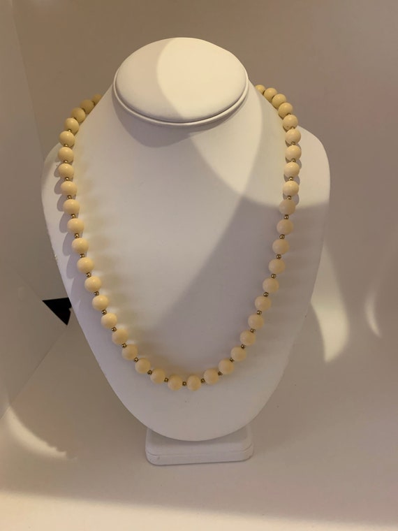 Cream Colored Beaded Necklace - image 3