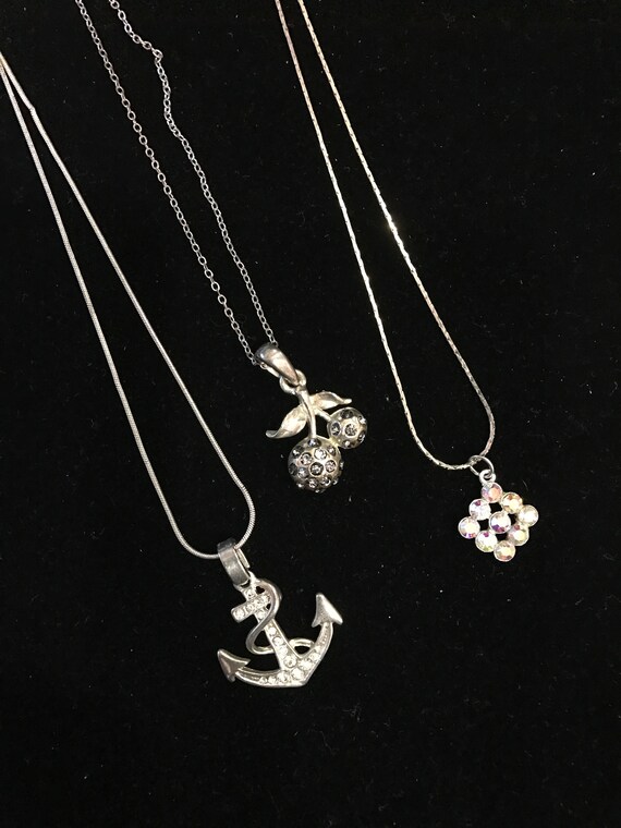 three pendant necklaces - image 2