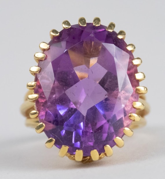 Amethyst 18K Yellow Gold Fashion Ring