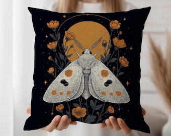 Motte Kissenbezug, himmlischer Dekokissenbezug, Mond Floral Gothic Dekor, dunkle Natur Akzent, mystische Insekt Kunst für Couch