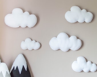 Lot de cinq décorations murales nuages à suspendre, nuages blancs doux, décoration pour lit de bébé