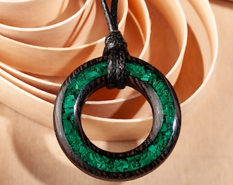 Exquisite Malachite Pendant: Unique Handmade Necklace featuring a Striking Geometric Design and Hypoallergenic Wenge Wood