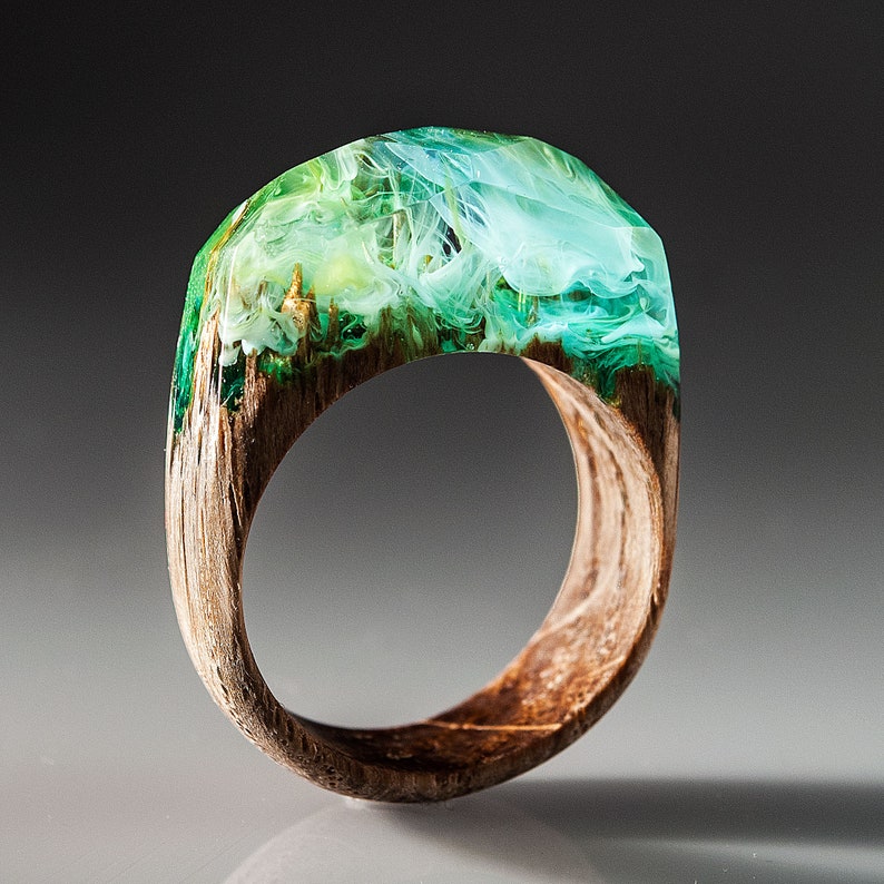 Anello in resina di legno da donna immagine 4