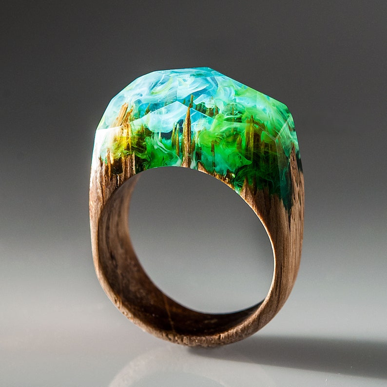 Anello in resina di legno da donna immagine 5