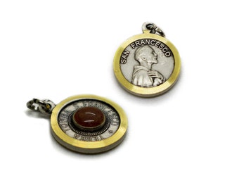 Medalla reliquia de San Francisco de Asís: tierra de tumba, colgante religioso italiano