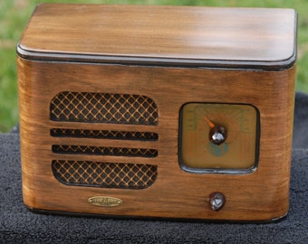 Vintage Antique 1930s Air King Vacuum Tube Wood Radio - Rare, Beautiful, and Working