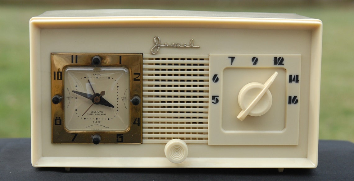 Vintage 1940s Plaskon Jewel Clock Radio Near Mint Condition and Working