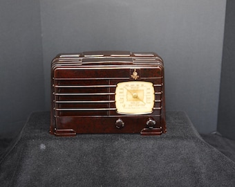 Vintage Pre-War 1930s Emerson Bakelite Vacuum Tube Radio - Creative Unique Style and Working