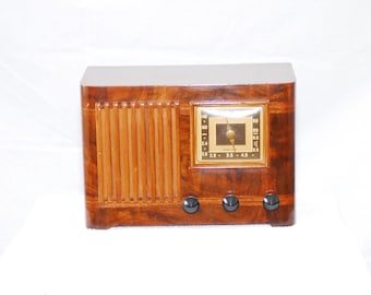 Vintage Pre War Emerson Vacuum Tube Wood Radio - Stunning Wood and Restored
