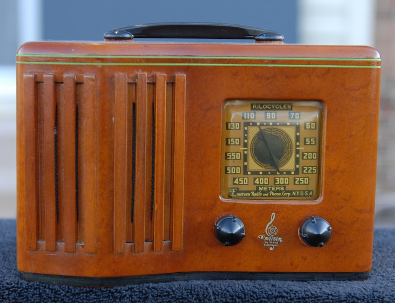 Vintage 1930s Antique Emerson Ingraham Wood Vacuum Tube Radio - Outstanding and Working bild 1