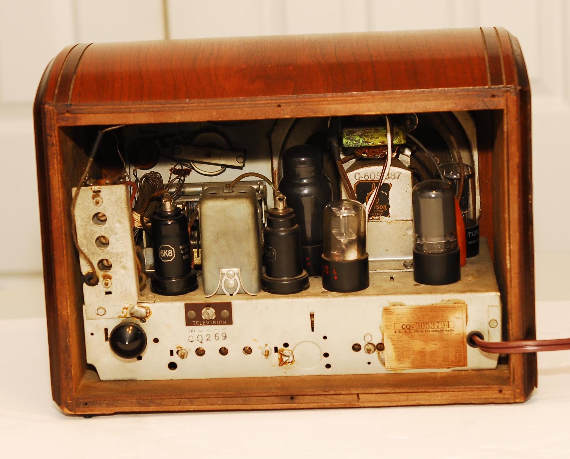 Vintage Art Deco 1930s Wood Emerson Vacuum Tube Radio