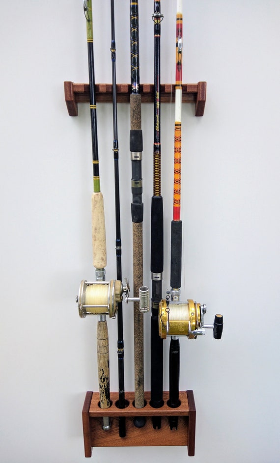 MyGift Soporte para caña de pescar montado en la pared, soporte vertical de  madera con antorcha para caña de pescar, estante de almacenamiento