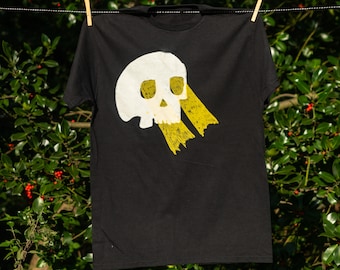 Scull with light print on t-shirt